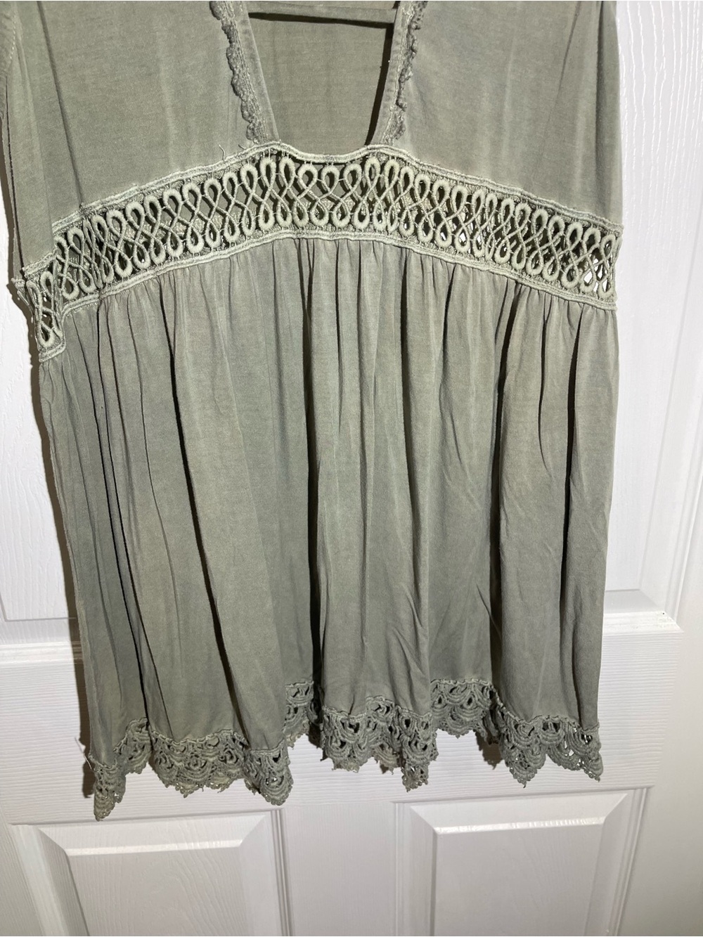POL V-Neck Crochet Babydoll Flowy Tank Top - Picture 3 of 6